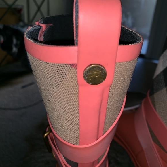 💯 Authentic Burberry rain boots - Picture 3 of 6